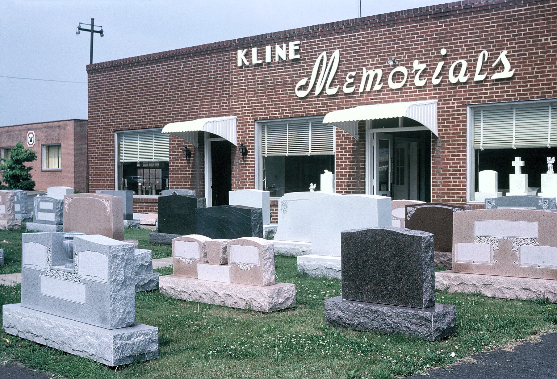 The Kline Memorials building in the 1960s and 1970s, with a larger display of granite monuments in front